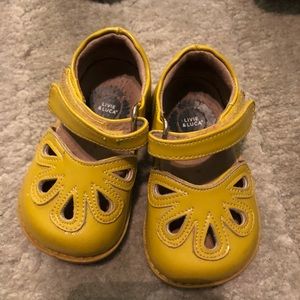 Livie and Luca mustard size 4 shoes